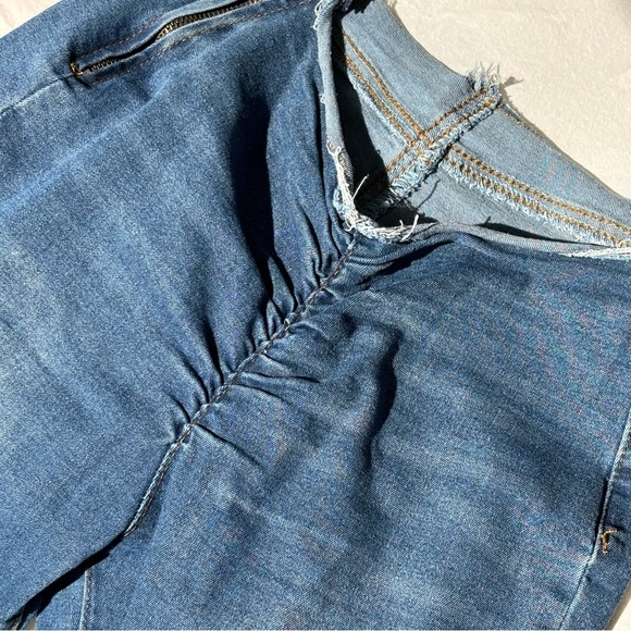 SHEIN | Raw Hem Ruched Flare Leg Jeans - Picture 4 of 4